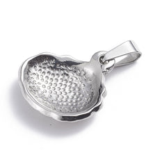 Cargar imagen en el visor de la galería, Dije de Concha en Acero Inoxidable 304 – Plateado