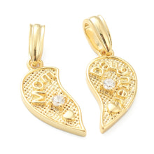 Cargar imagen en el visor de la galería, Dije de Corazón Mamá e Hija – Baño de Oro 18K con Circonia Cúbica
