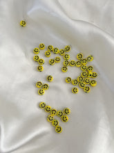 Cargar imagen en el visor de la galería, Happy face beads
